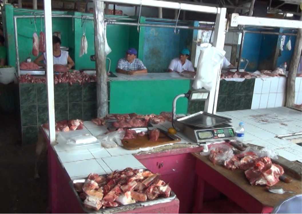 Vendedores de carne son desalojados de sus puestos de venta - Diario Voces