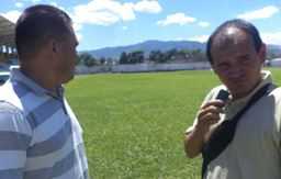 Periodista en estadio de moyobamba (FOTO REFERENCIAL)