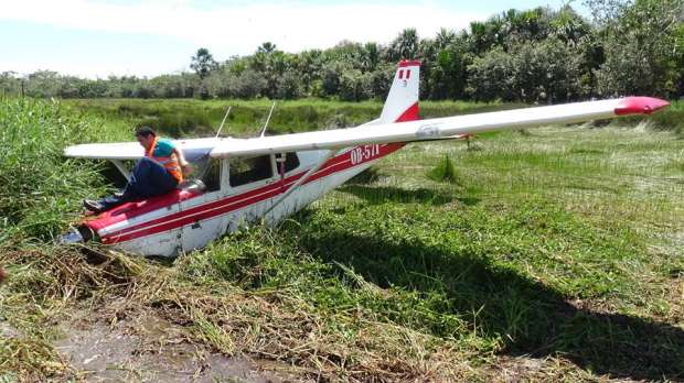 avioneta en pantanal