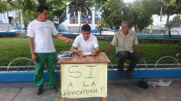 Mesa de recolección de firmas