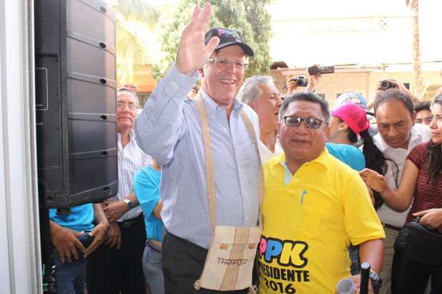 PREFECTO REGIONAL CON EL PRESIDENTE DE LA REPÚBLICA