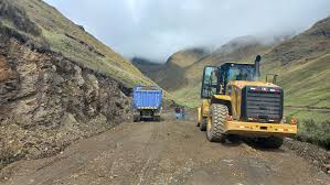 Avanza el mantenimiento de la carretera Tayabamba-Tocache afectada por lluvias1