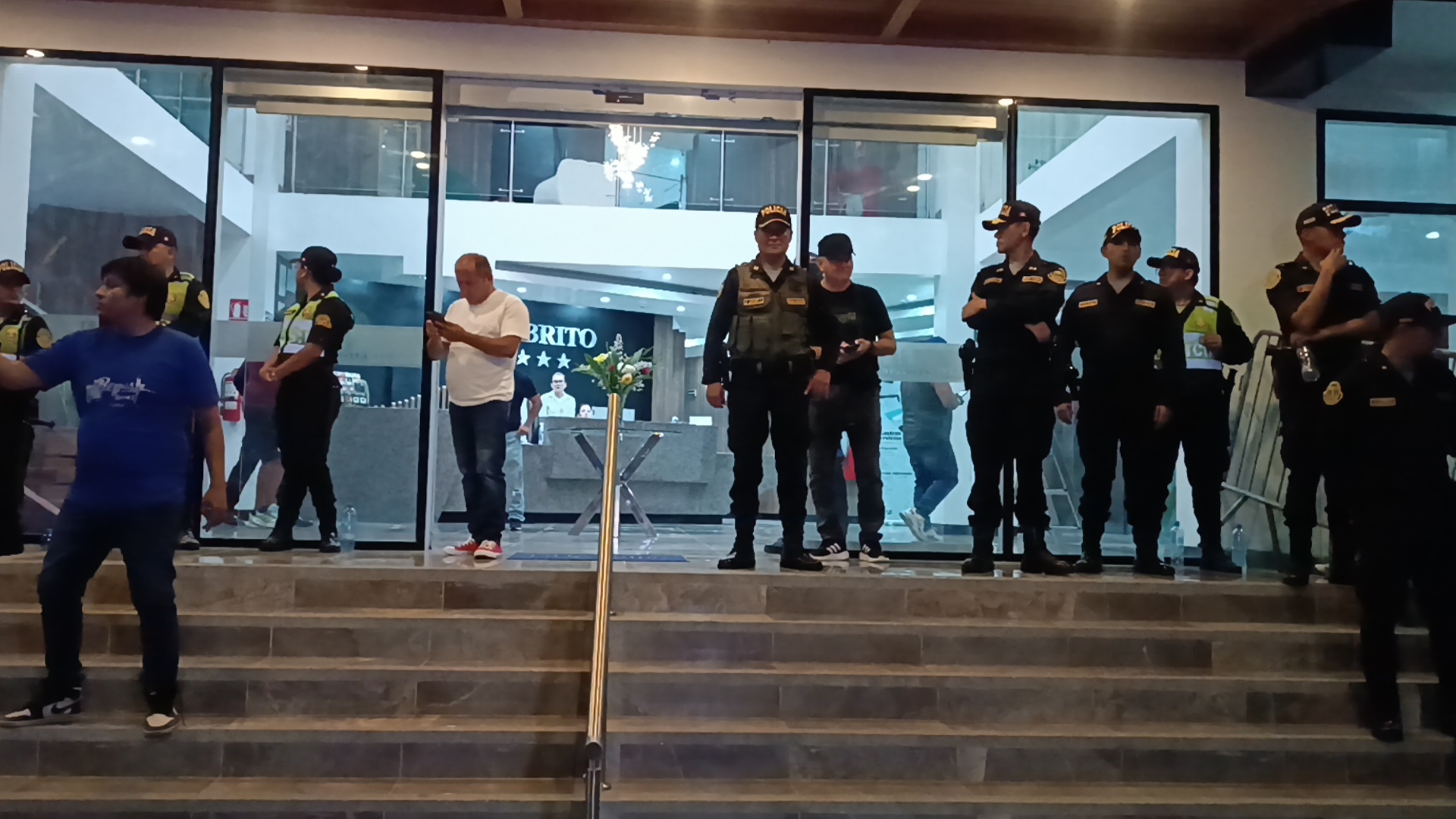 Despliegan 500 policías para brindar seguridad durante la estadía de futbolistas de Universitario de Deportes1