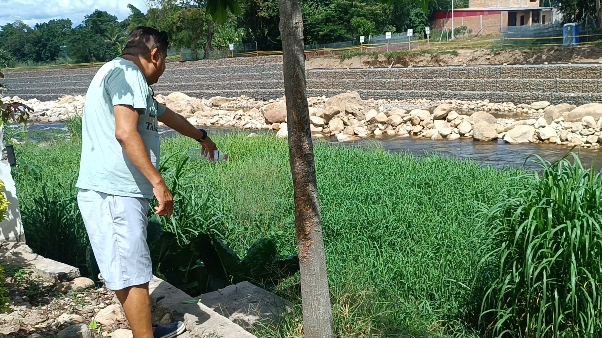 Desagüe que vierte en morales va a parar en el río Cumbaza en pleno centro  de ese distrito - Diario Voces