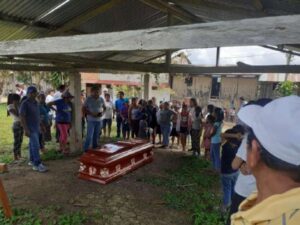 Sepultan a ancianos que murieron ahogados en el río Mayo