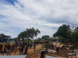 Desalojan pacíficamente a 700 familias que invadieron terreno privado