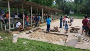 Intentan destruir losa deportiva construida en terreno privado