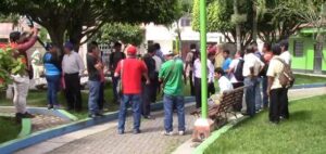 Pobladores del caserío El Laurel  exigen culminar obra