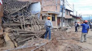 Vivienda de tapial colapsa por excavaciones para asfaltado del Jr. Jorge Chávez