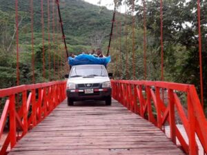 Aperturan el tránsito por puente peatonal sobre el río Mishquiyacu