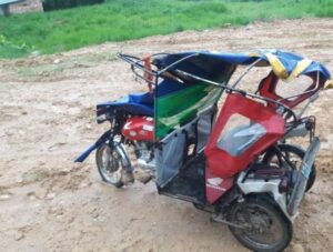 Despiste de mototaxi deja tres personas heridas en La Banda de Shilcayo