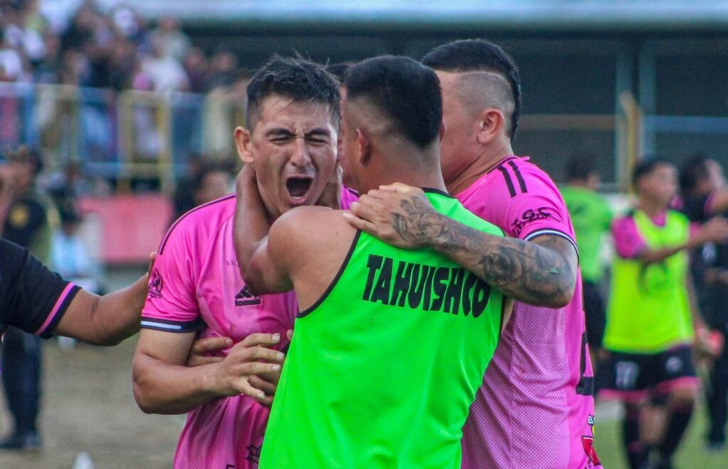 Crece la ilusión: AD Tahuishco se impuso 2-0 a Unión Minas en la ida de los cuartos de final de la Copa Perú 2025