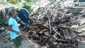 Sismo afecta vivienda de anciana