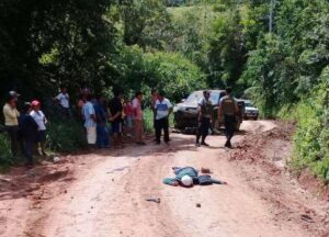 Matan a delincuente en asalto y policía resulta herido
