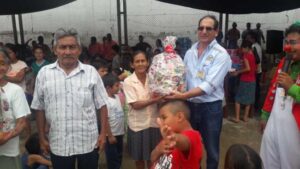Hijos de internos de penal Santo Toribio reciben regalos