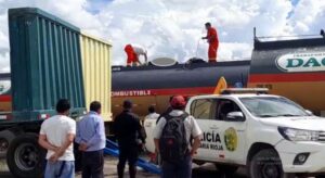 Chofer de camión cisterna muere en el interior de tanque de combustible