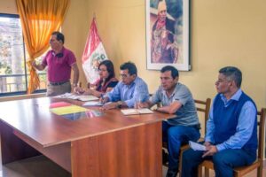 Comisión viaja a Lima para exigir culminación de Colegio Martín de la Riva