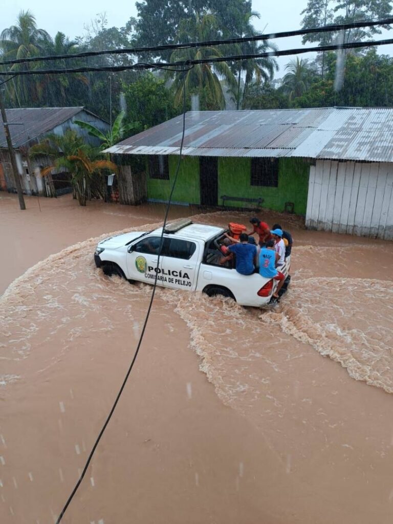 Impacto de la inundación en Papaplaya y el esfuerzo por mantener la educación en medio de la tragedia