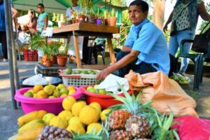 Más de 15 mil soles en ventas lograron productores en Mercado Drasam