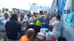 Vacunan contra el virus de influenza a internos del penal San Cristóbal