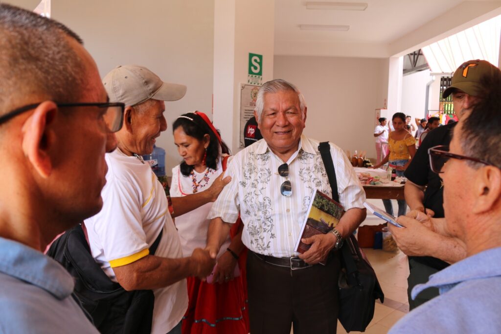 Roger Rumrrill propone un pacto con la naturaleza: «Las nuevas generaciones deben amazonizarse y construir una alianza andino – Amazónica»