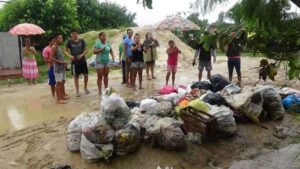 Vecinos de La Paz amenazan con llevar basura a la municipalidad de Tarapoto