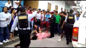 Mujer queda herida tras caer de cuarto piso de vivienda