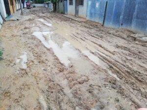 Excavaciones en proyecto de  alcantarillado genera depósitos de agua