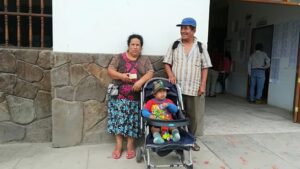 Padres solicitan ayuda para cubrir  gastos de operación de su hijo