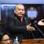 Congresista José Arriola señala que gasta su sueldo en “cemento, calaminas y alimentos” que le pide la población