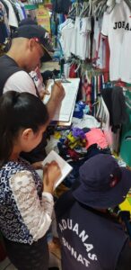 Intervienen galerías por comercializar ropa de contrabando en Tarapoto