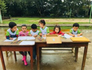 Niños aprenden sobre residuos sólidos