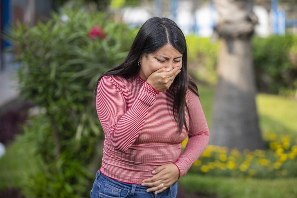 Dolor abdominal, vómitos persistentes, y orina oscura son síntomas de dengue, advierte EsSalud