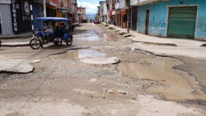 Vecinos de Morales exigen intervención por mal estado de calles y contaminación en el río Cumbaza