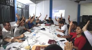 Autoridades y funcionarios deben renunciar este 13 de enero para postular al Parlamento, mientras los congresistas buscan la reelección sin dejar el cargo.