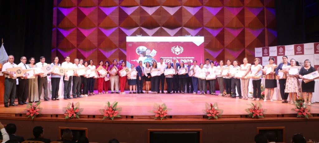 UGEL Moyobamba lidera logros de aprendizaje en la ERLA 2025 y reconoce a docentes destacados
