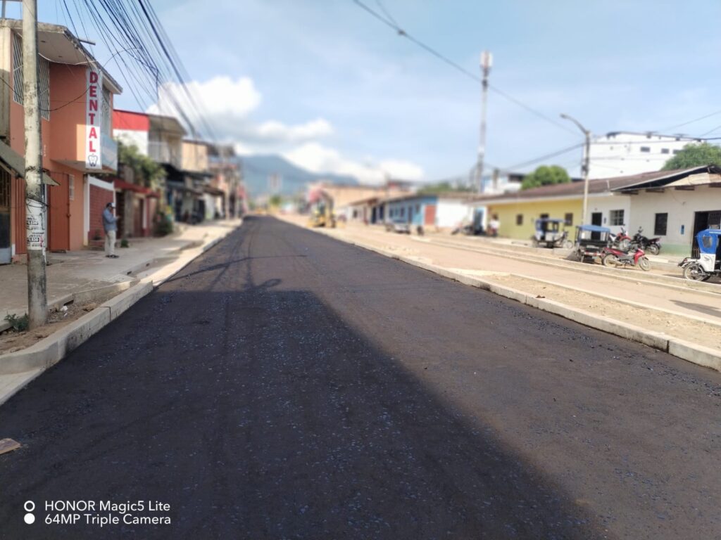 Goresam Acelera Obras en Avenida Martínez de Compañón con Asfaltado Integral