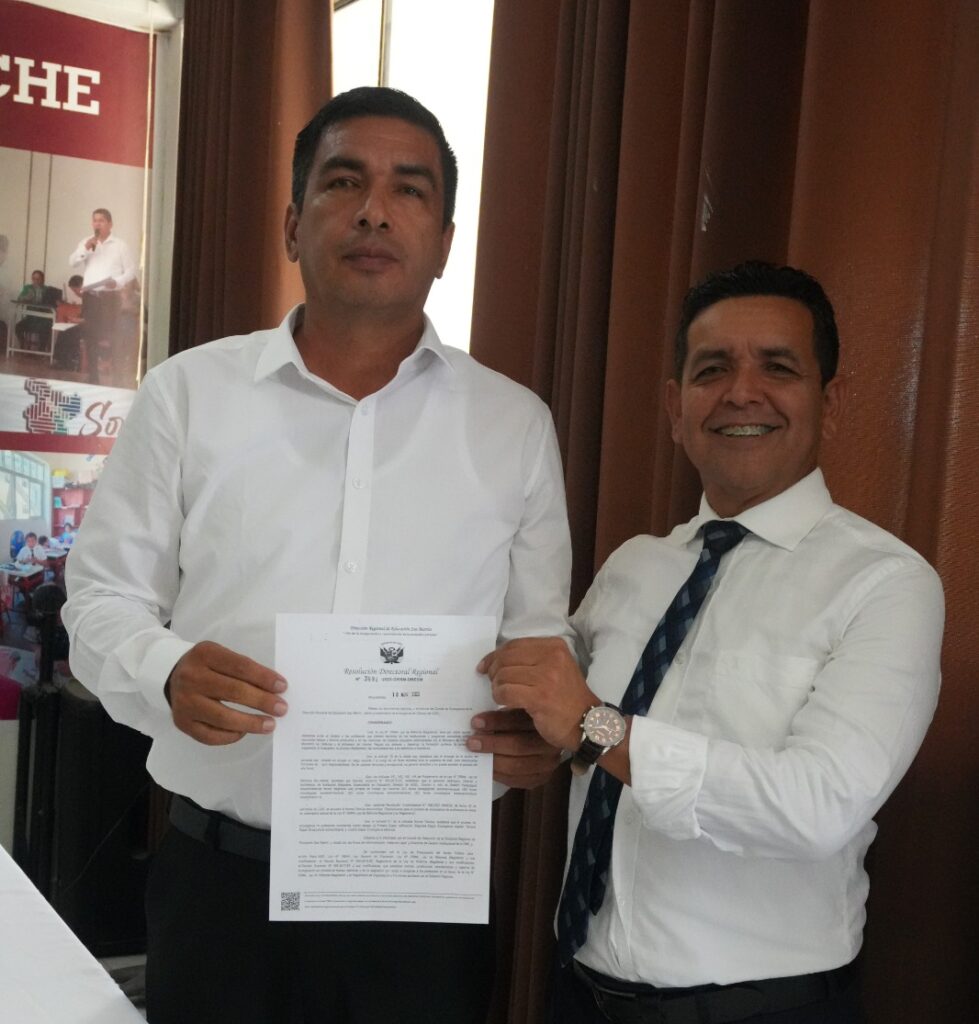 Director Regional de Educación de San Martín entregó resolución a nuevo director de la UGEL Tocache