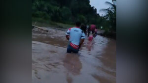 Torrencial lluvia deja 15 familias damnificadas en la localidad Flor del Oriente