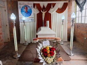 Hombre fallece repentinamente en servicios higiénicos de un mercado privado en Tarapoto