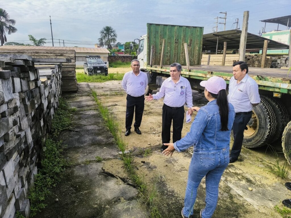 Donan 47 metros cúbicos de madera a la Red de Salud de Alto Amazonas para fabricar mobiliario