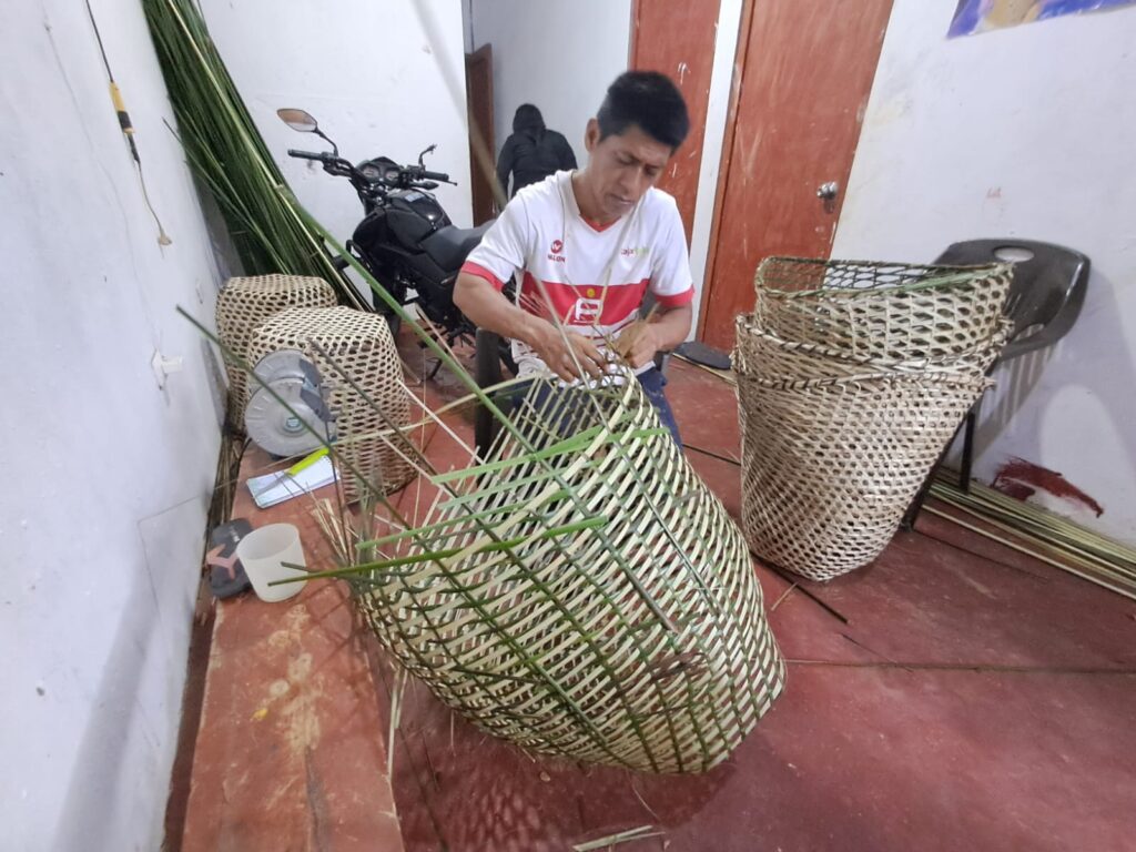 Don Liber Tapullima Sangama: Uno de los últimos maestros cesteros del Wayku lucha entre la resistencia cultural y la globalización