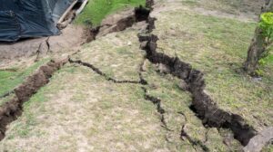 En el 2010, Sistema Nacional de Gestión del Riesgo de Desastres (SINAGERD) identificó que Caserío Eladio Tapullima se asienta sobre terrenos susceptibles a deslizamientos y derrumbes