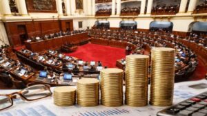 Privilegio de pocos, garrote para la mayoría: Congreso de espaldas al país