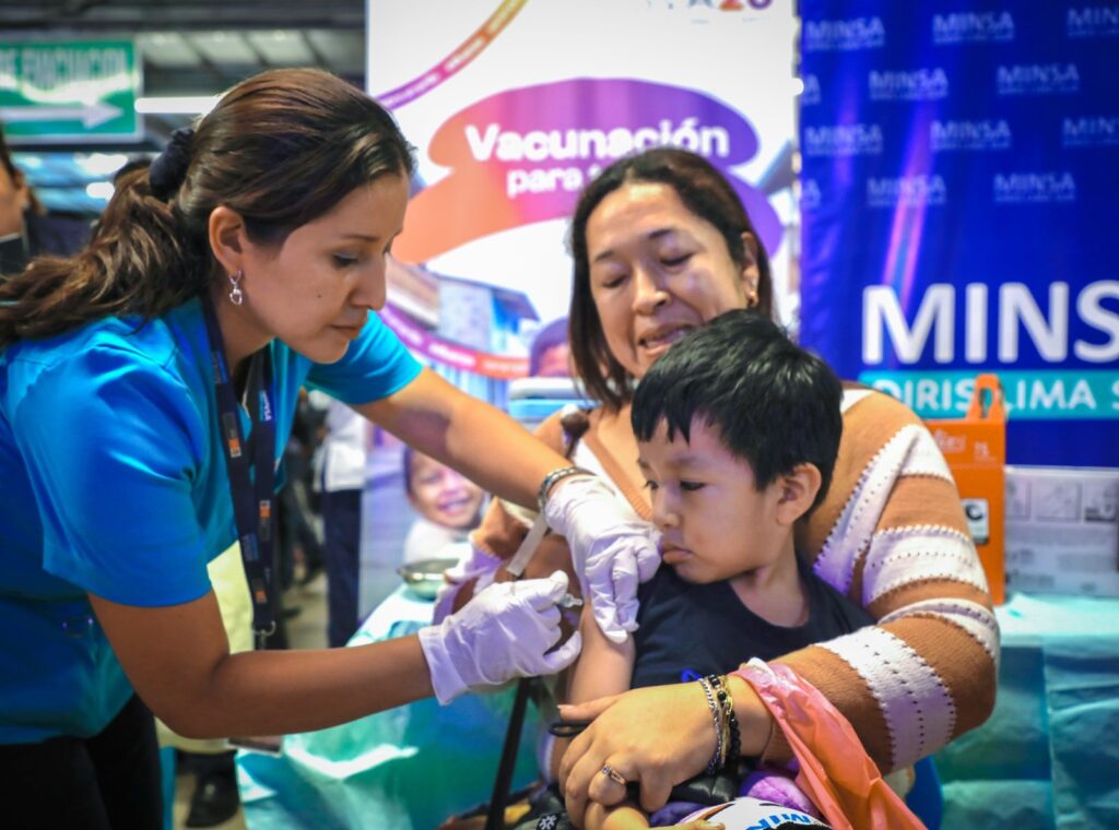 Semana de Vacunación en las Américas: Perú supera el millón y medio de dosis aplicadas y refuerza la protección de las familias