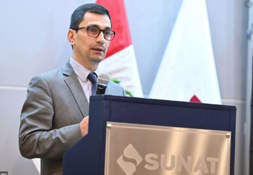 Exfuncionario de SUNAT retorna como asesor pese a sentencia e inhabilitación