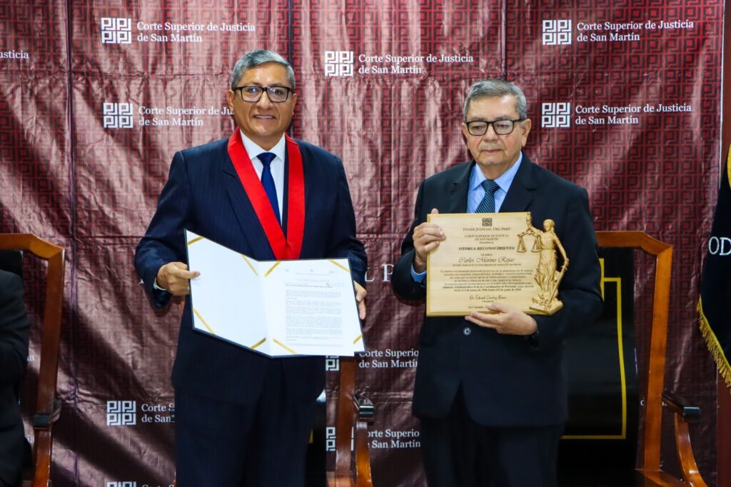 ENTRE APLAUSOS Y GRATITUD, CORTE DE SAN MARTÍN DESPIDE A SERVIDOR JUDICIAL CARLOS MERINO ROJAS TRAS 30 AÑOS DE SERVICIO