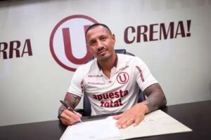 Gianluca Lapadula es oficializado como jugador de Universitario de Deportes