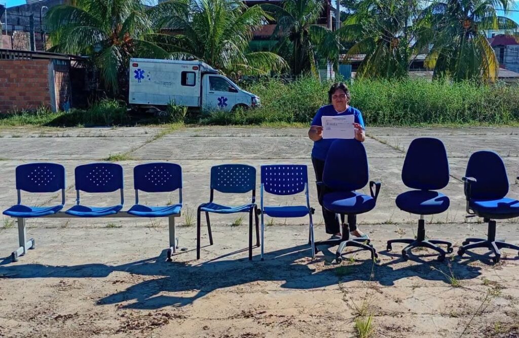 SUNAT fortalece diez centros de salud de Alto Amazonas con donación de 285 muebles