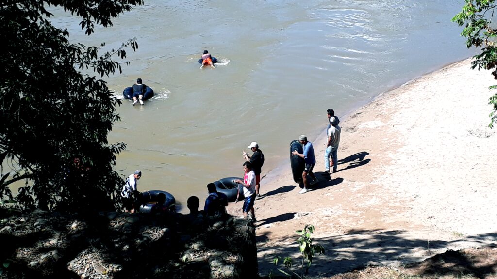 Adolescente desaparece en el río Mayo y su abuelo fallece tras conocer la noticia